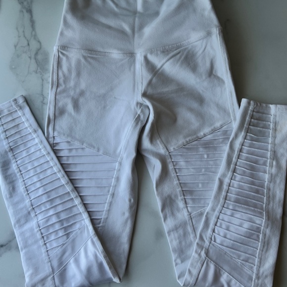 Alo High Waisted Moto Legging in White size small - Picture 3 of 5